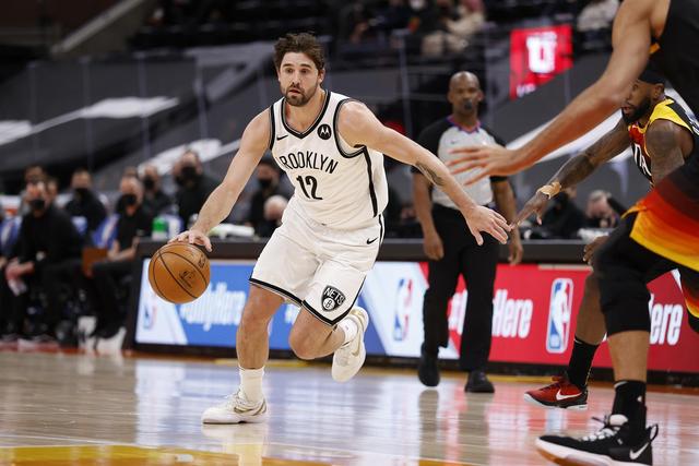 莱昂纳德32分快船险胜森林狼 76人力克独行侠